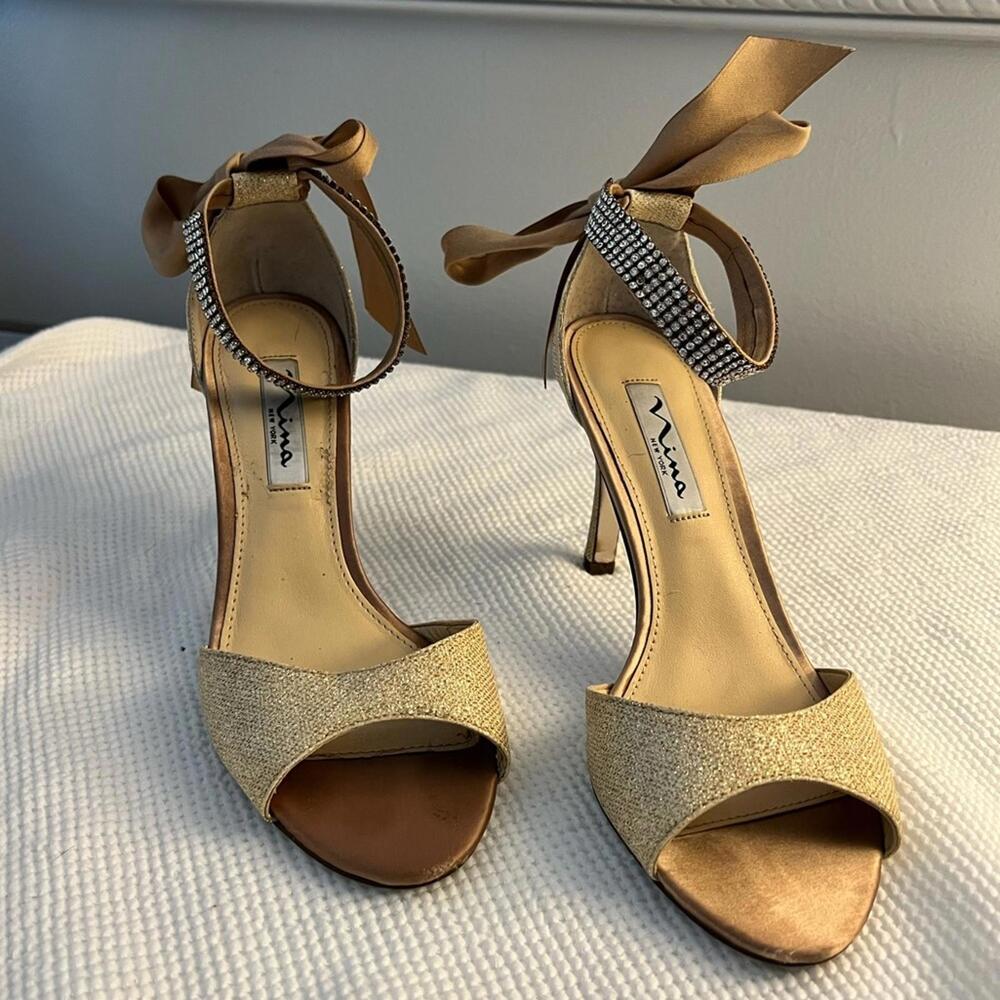 Elegant Gold Heels with Satin Bows by Nina New York size 6.5